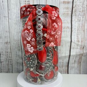 Mystery Treasure  32 oz Jar - Lot 0235